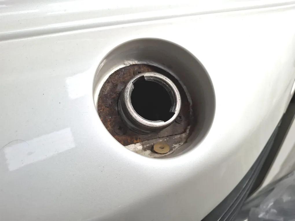 Renfort de goulotte à essence pour R5 Turbo